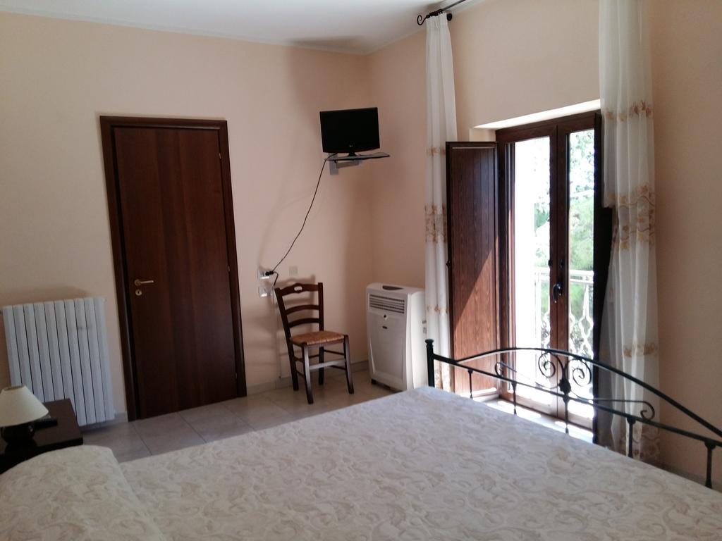Rotondella La Mortella Agriturismo חדר תמונה