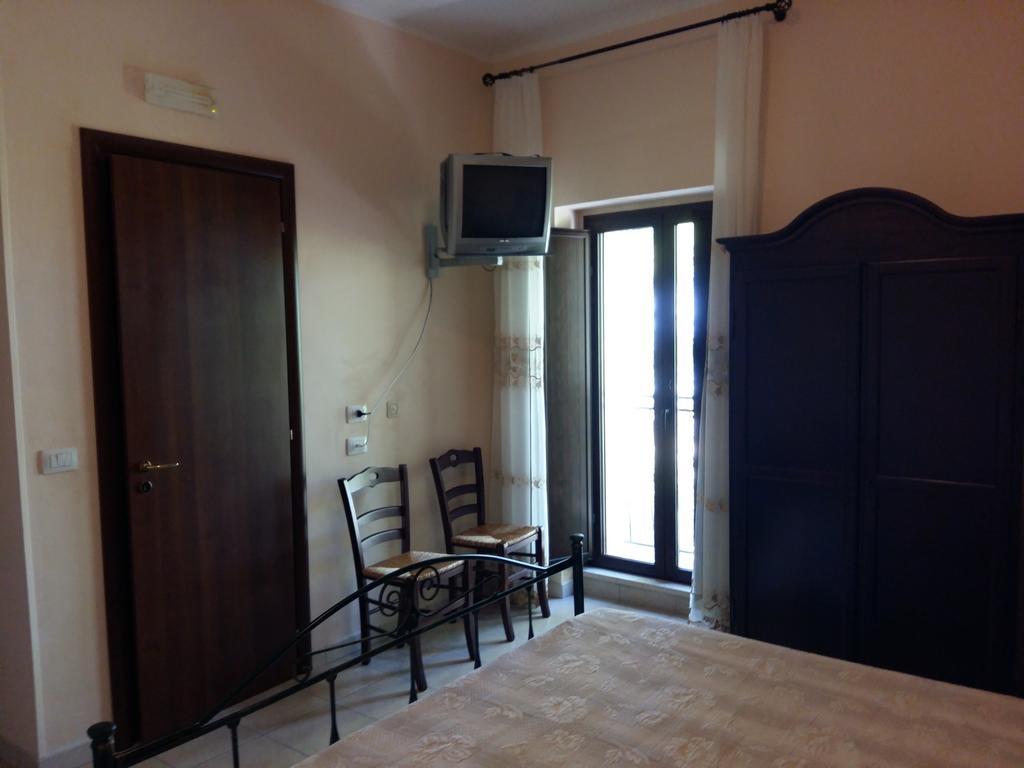 Rotondella La Mortella Agriturismo חדר תמונה